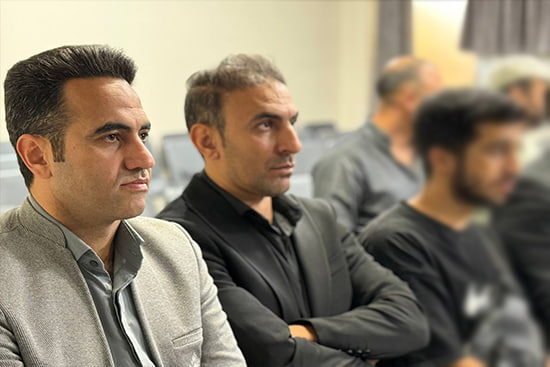 شیدوشی سلیمیان در حال سخنرانی